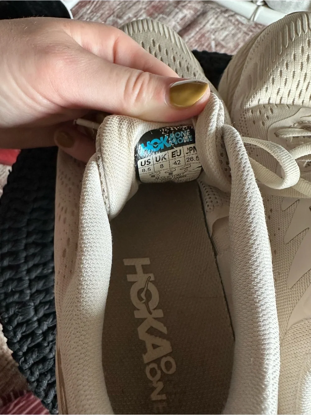 Hoka One One Clifton Cream/Beige gold series men’s 8.5 women’s 10-10.5 eu 42